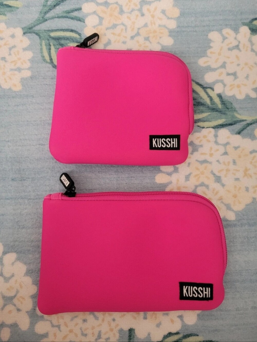 Kusshi On The Go Pouch Set Of 2 NWOT